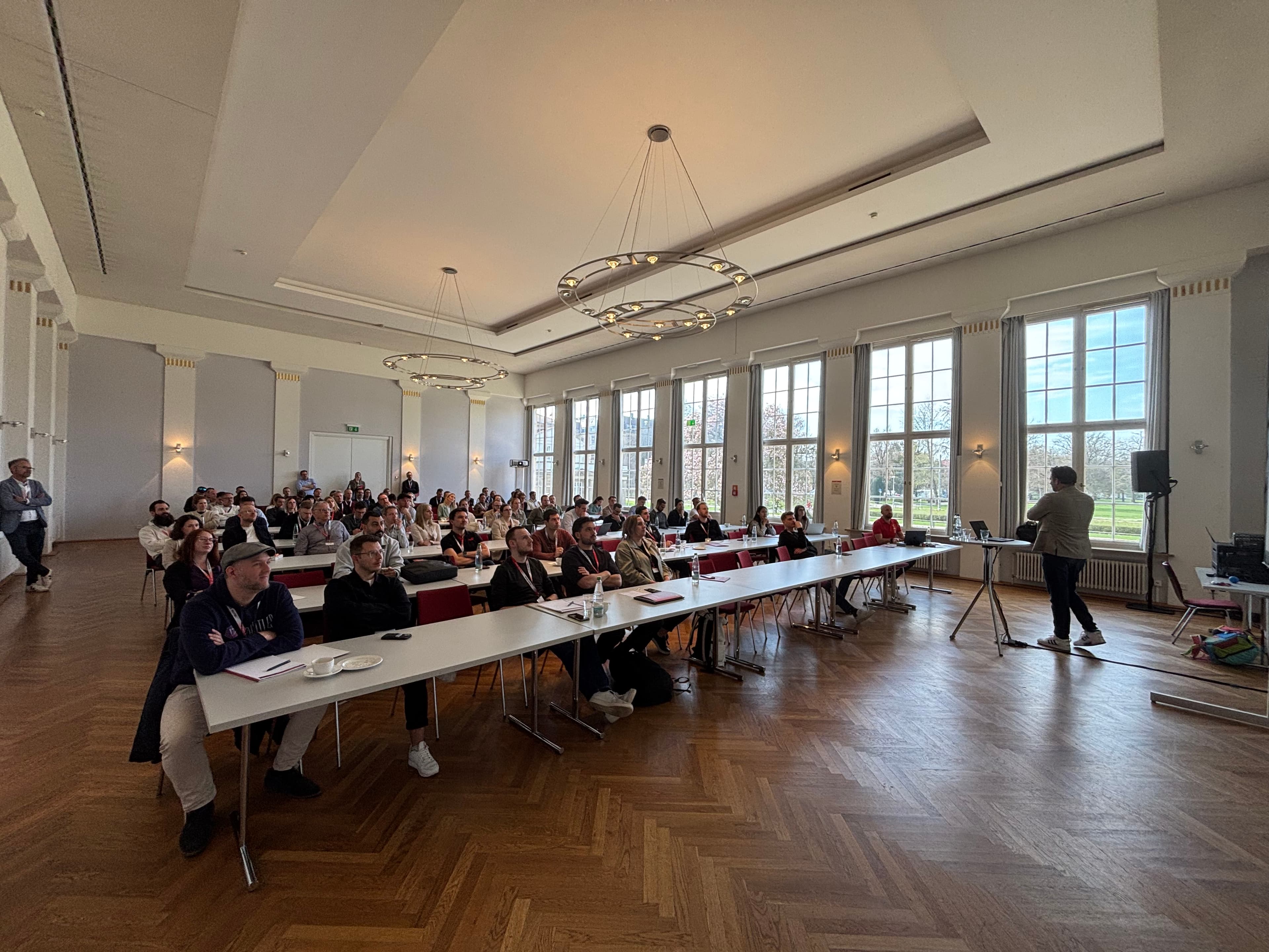 Amazon Sales Kongress — wide stage view with speakers
